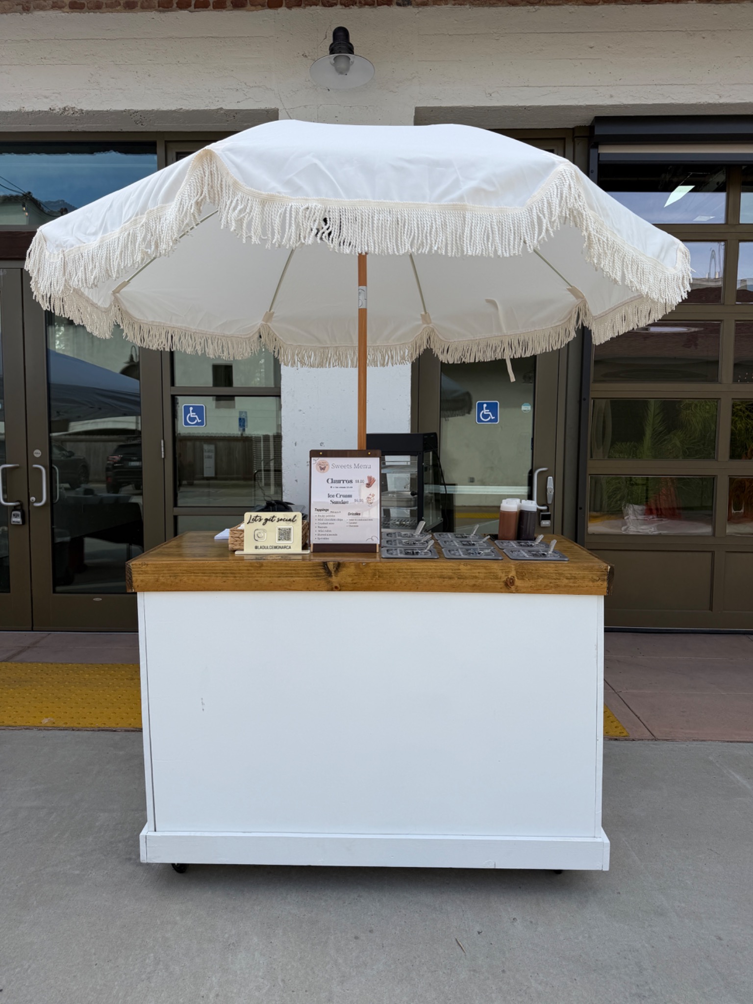 La Dulce Monarca dessert styling cart setup